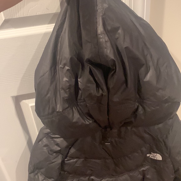 The North Face LIKE NEW CONDITION puffer jacket - Picture 5 of 6